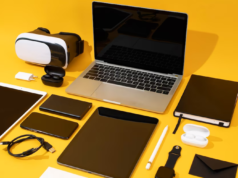 Hot Gadgets for the Upcoming Holiday Season: iPhone, i-Sing, and Nintendo Wii